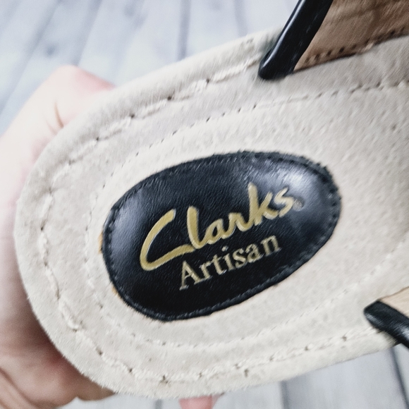 CLARKS | Artisan leather flower detail thong flipflop sandals - Picture 8 of 9